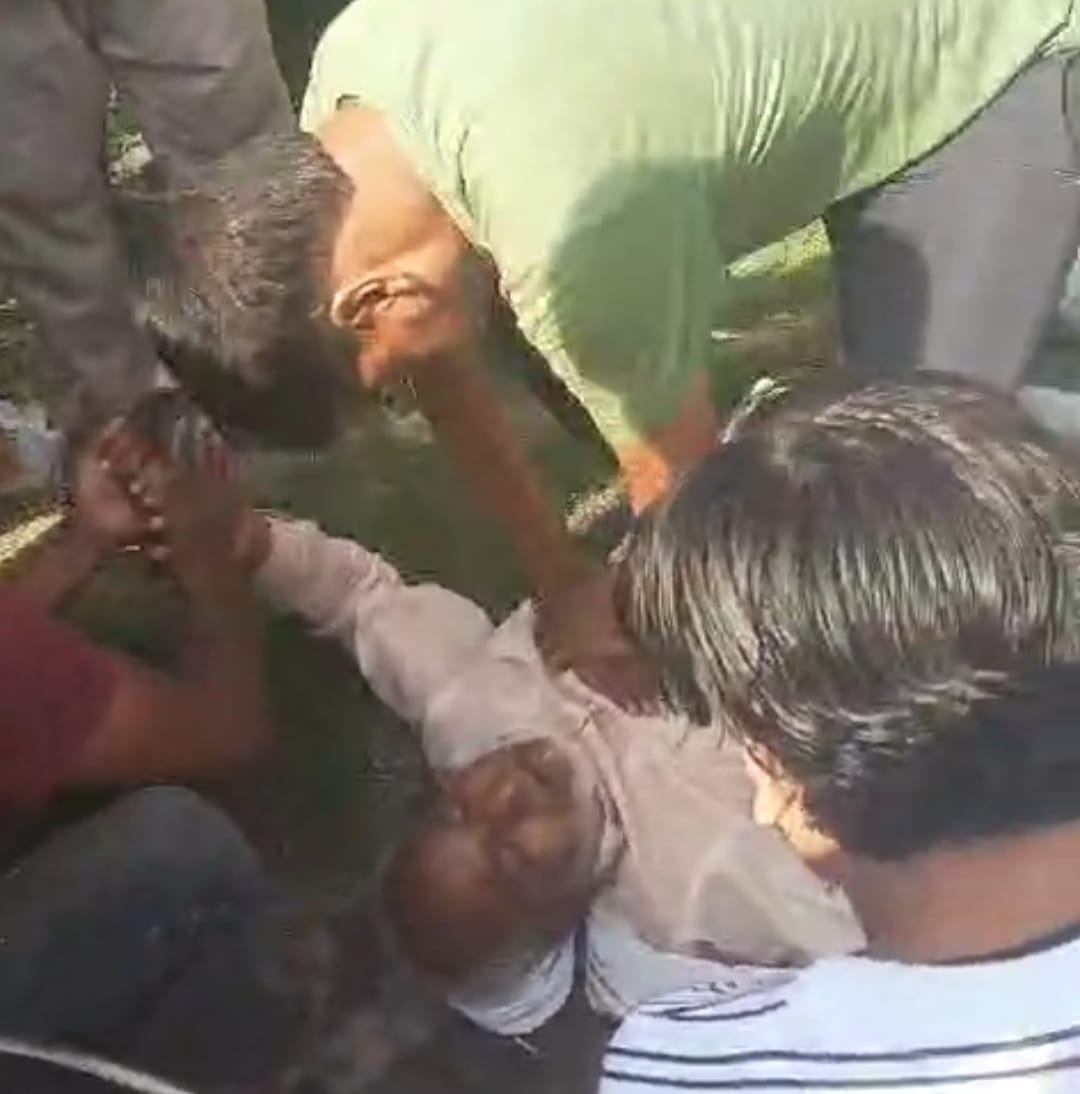 گیس کی لائن میں کھڑے مختار انصاری کی موت نے نوٹ بندی کی یاد تازہ کر دی
