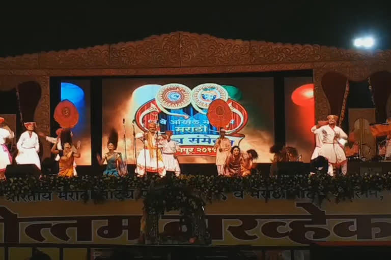 रघुवीर खेडकर आणि कांताबाई नगरकरांच्या तमाशाने रंगली नाटय संमेलनाची संध्याकाळ
