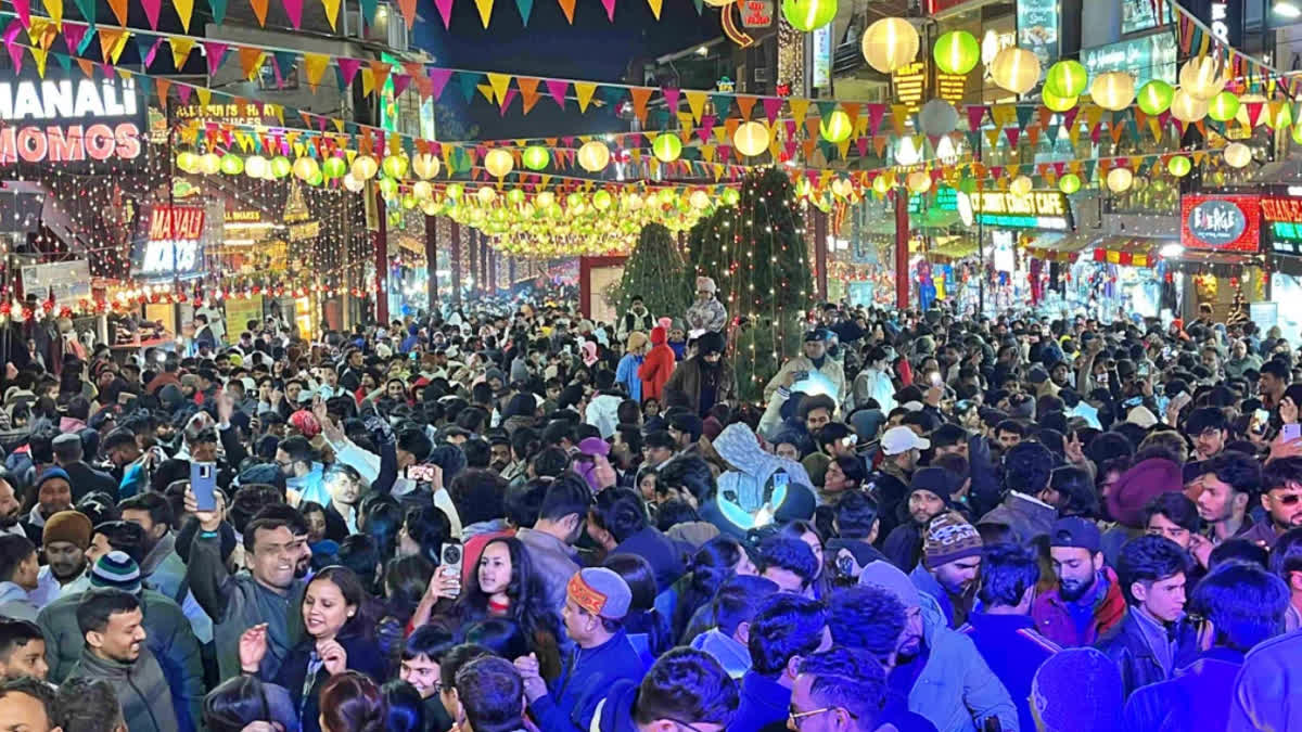 ਸ਼ਿਮਲਾ,ਕੁੱਲੂ ਸਮੇਤ ਮਨਾਲੀ 'ਚ ਸੈਲਾਨੀਆਂ ਦੀ ਭਰਮਾਰ,ਨਵੇਂ ਸਾਲ ਦਾ ਮਨਾਇਆ ਜਸ਼ਨ Shimla Tourist rush