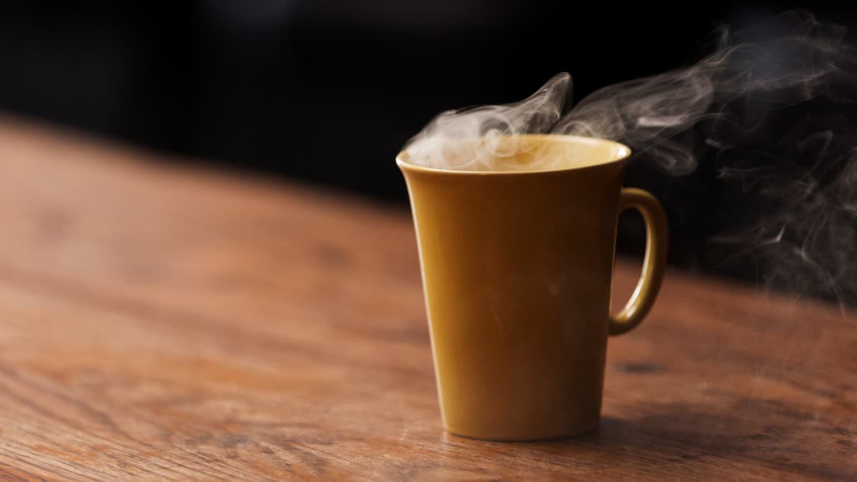 சுடச்சுட டீ குடிப்பவரா நீங்கள்? எச்சரிக்கை!