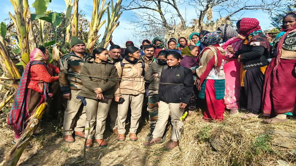 FOREST OFFICIALS WERE TAKEN HOSTAGE