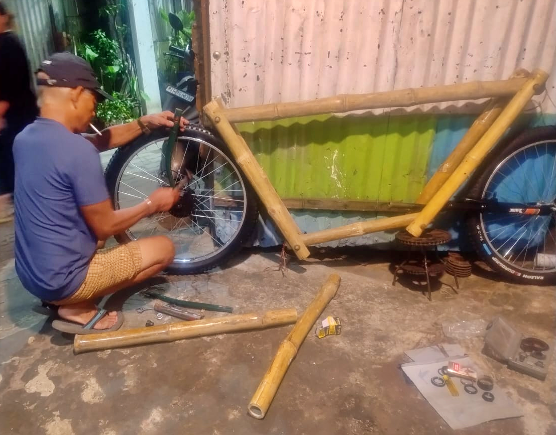 assams-architect-rajat-kamal-bezbaruah-showcases-green-design-with-bamboo-electric-motorcycle