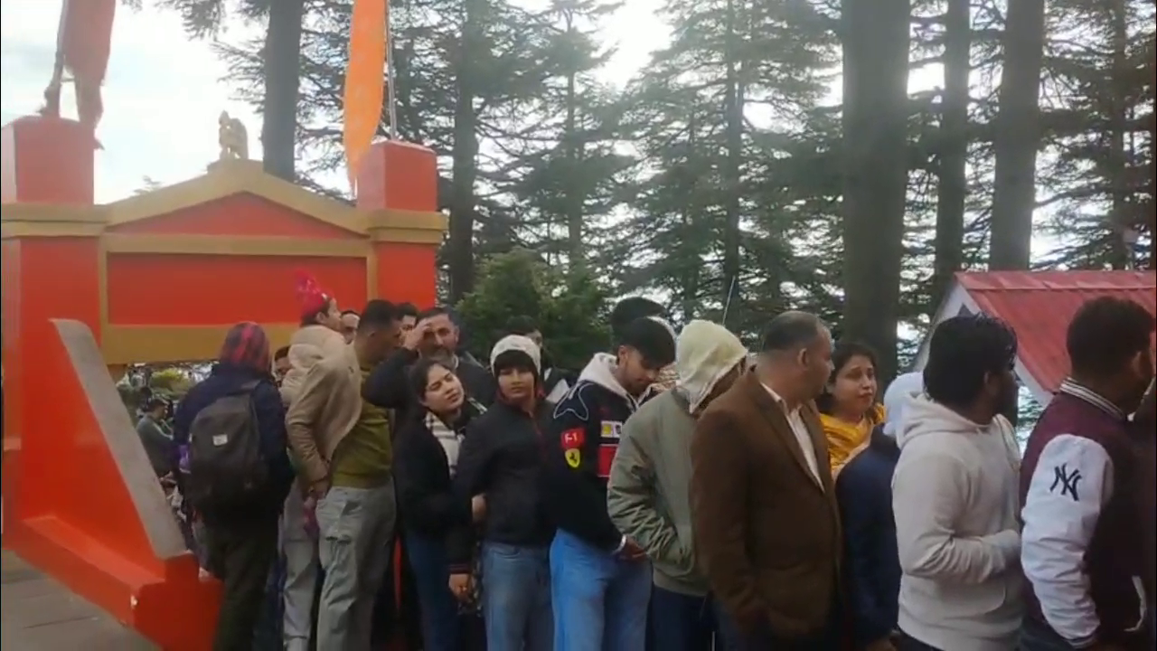 108 फीट ऊंची हनुमान प्रतिमा के दर्शन को पहुंचे हजारों पर्यटक