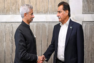 Pakistan's National Assembly Speaker Briefly Interacts With EAM Jaishankar In Dhaka