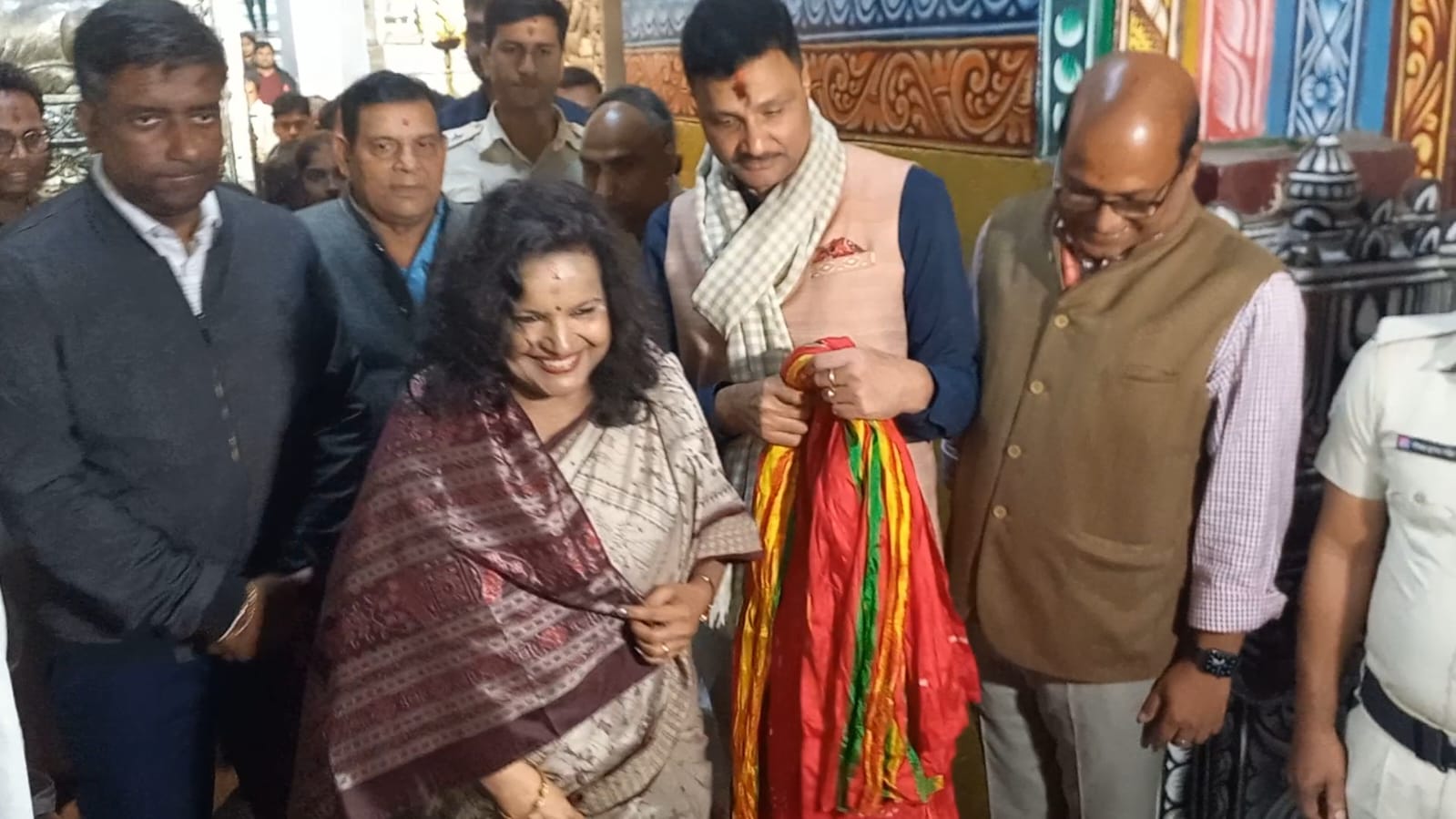 Anu Garg visits puri temple