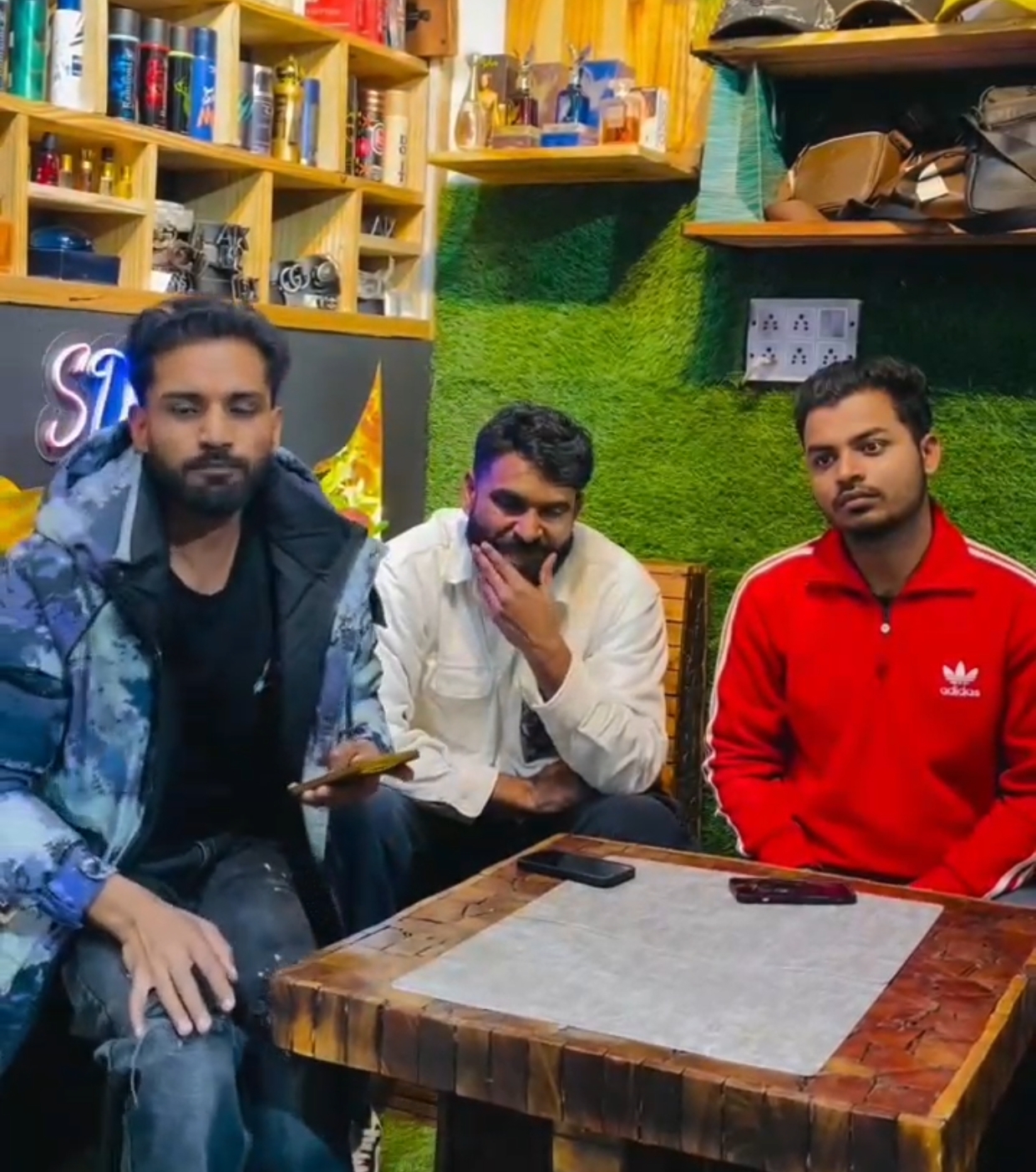 Haryanvi singer Masoom Sharma accused of breaking mobile phone and using abusive language in Hisar