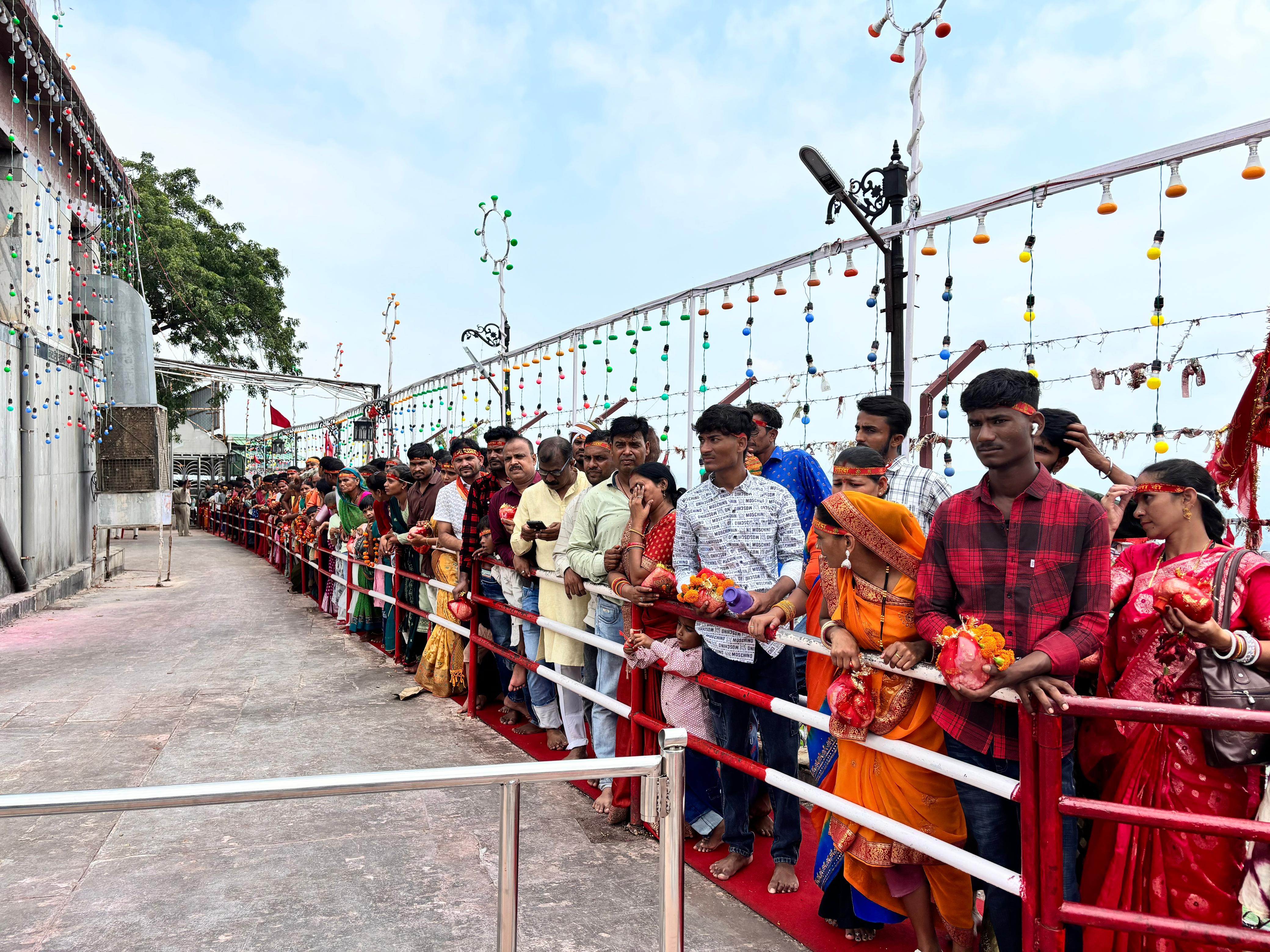 DEVOTEES DARSHAN MAA SHARDA