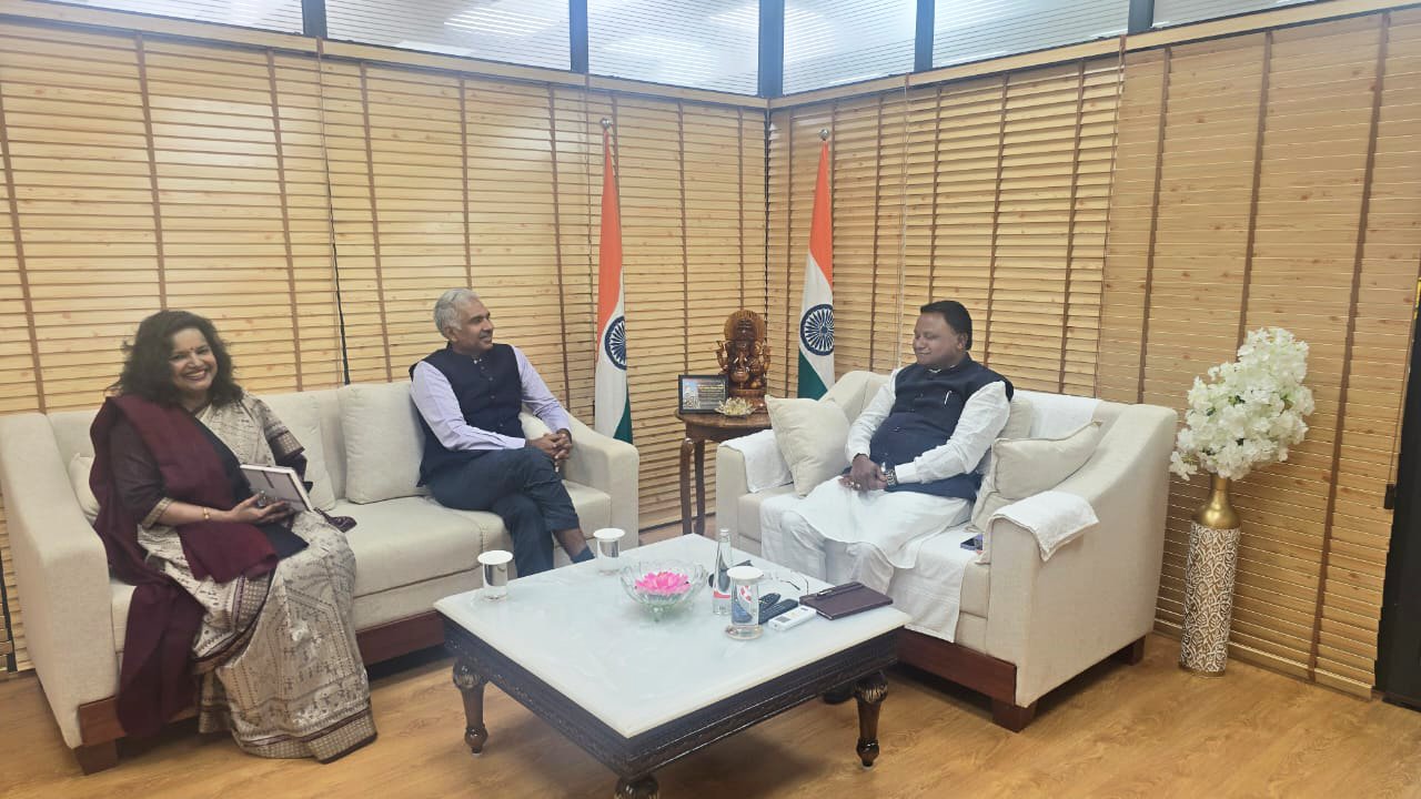 ମୁଖ୍ୟମନ୍ତ୍ରୀ ମୋହନ ଚରଣ ମାଝୀଙ୍କୁ ଭେଟିଥିଲେ ବିଦାୟୀ ମୁଖ୍ୟ ଶାସନ ସଚିବ