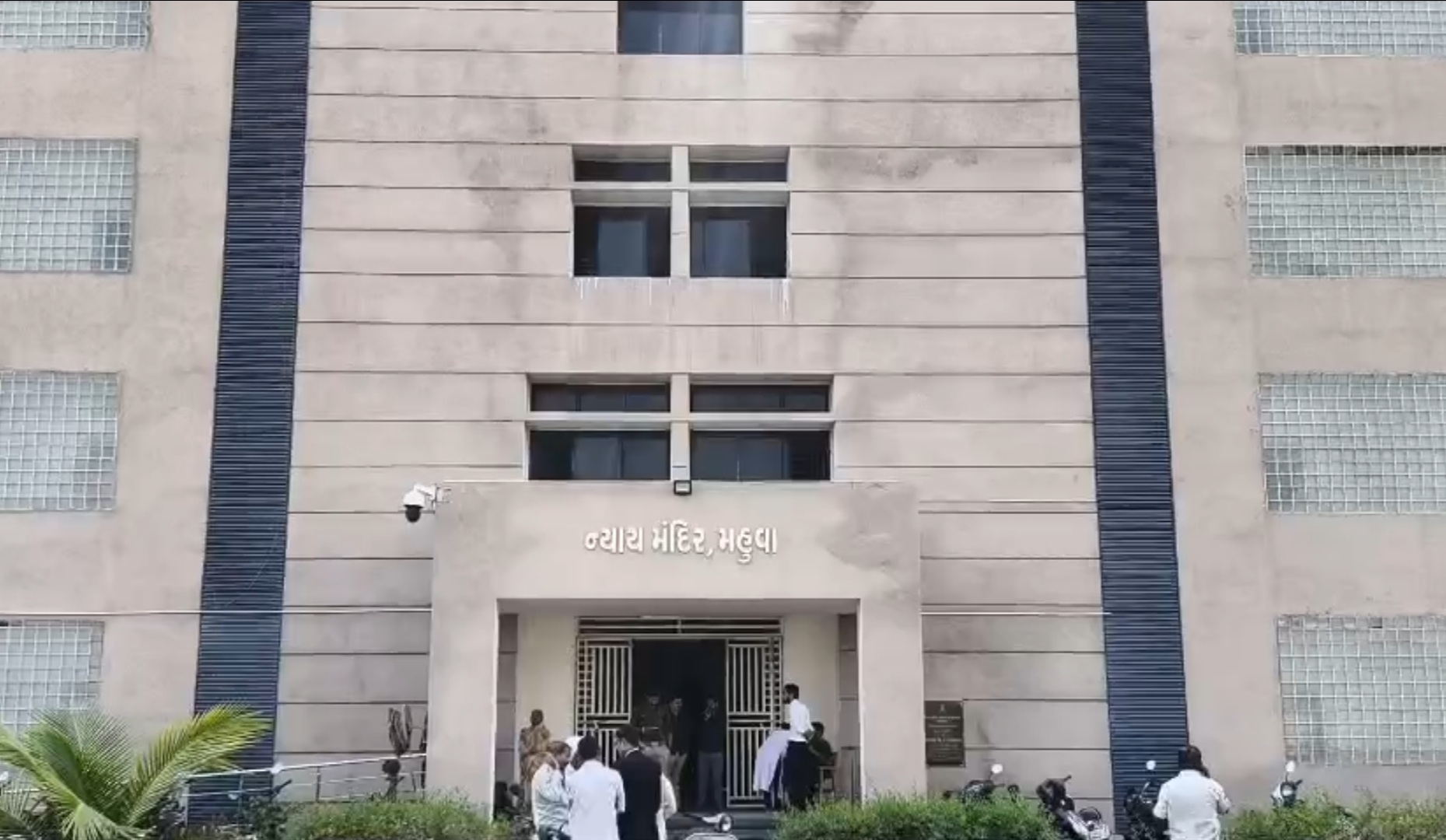 મહુવામાં જાહેરમાં ફટાકડા વેપારીની હત્યા કેસમાં આવ્યો ચુકાદો