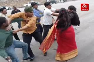 टोल प्लाजा पर मारपीट.