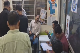 DAMOH STENO CAUGHT TAKING BRIBE