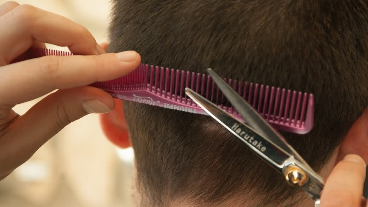 कर्नाटक में प्रशासन ने दलितों के लिए खोला सैलून, आखिर क्यों उठाना पड़ा यह कदम? KARNATAKA GOVERNMENT SALON