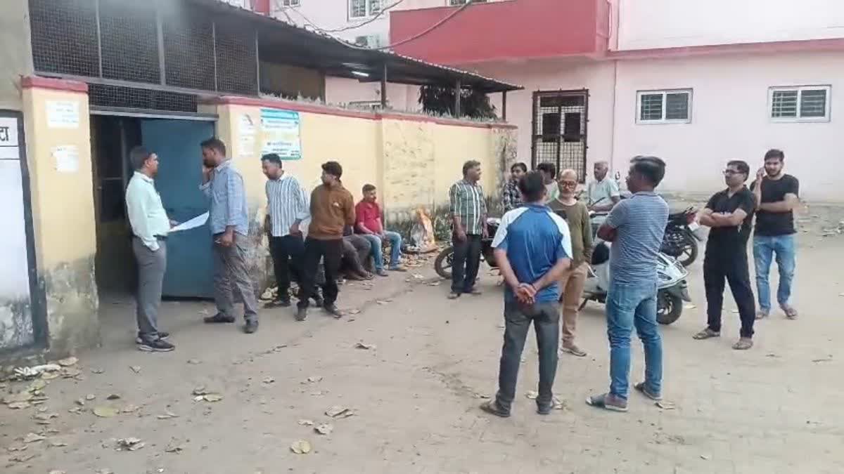 विवाद के बाद शव मोर्चरी में शिफ्ट