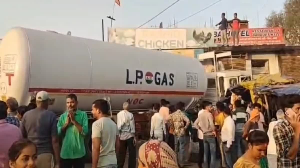 ROAD ACCIDENT IN KODERMA