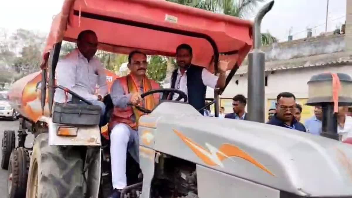 Minister arrived with water tanker