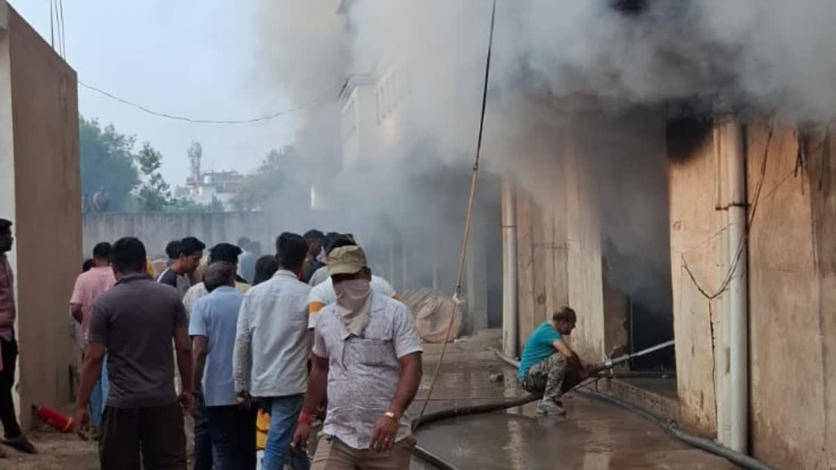 Fire breaks out in Apartment