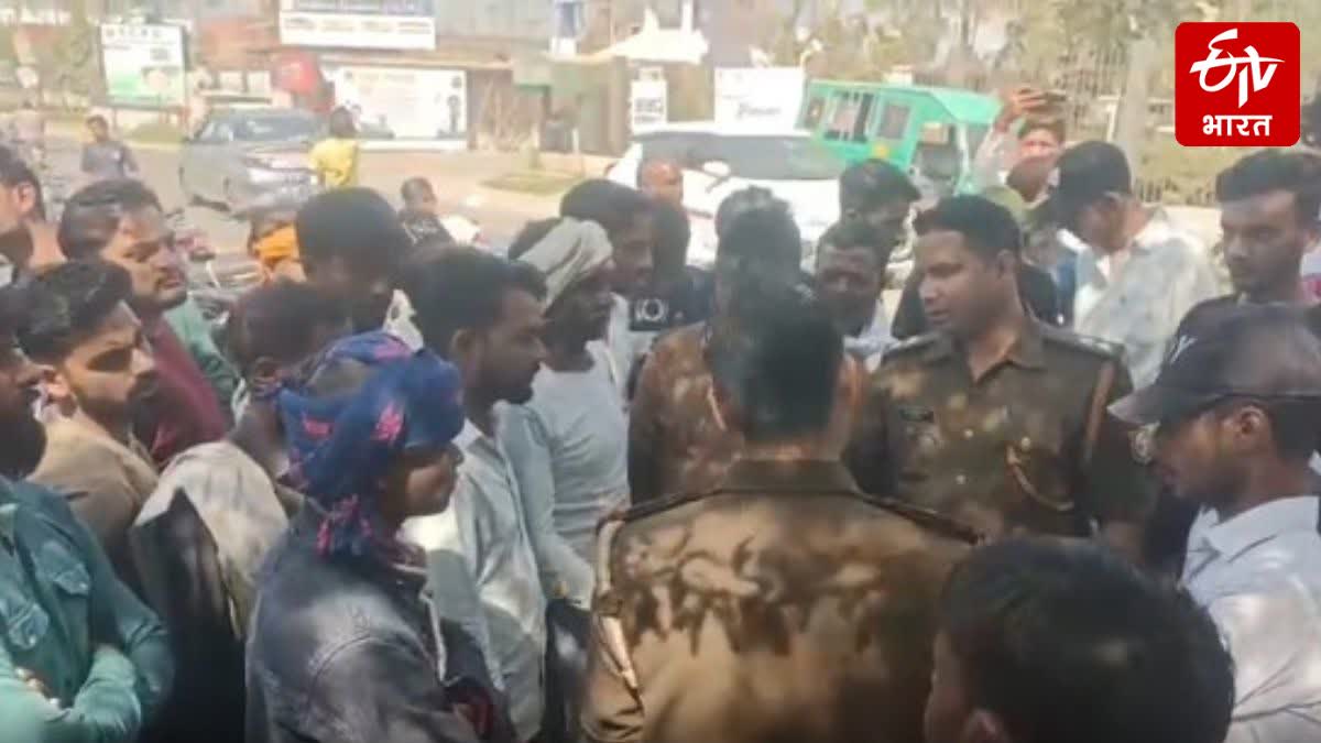 फ्रीजर में मिला युवक का शव