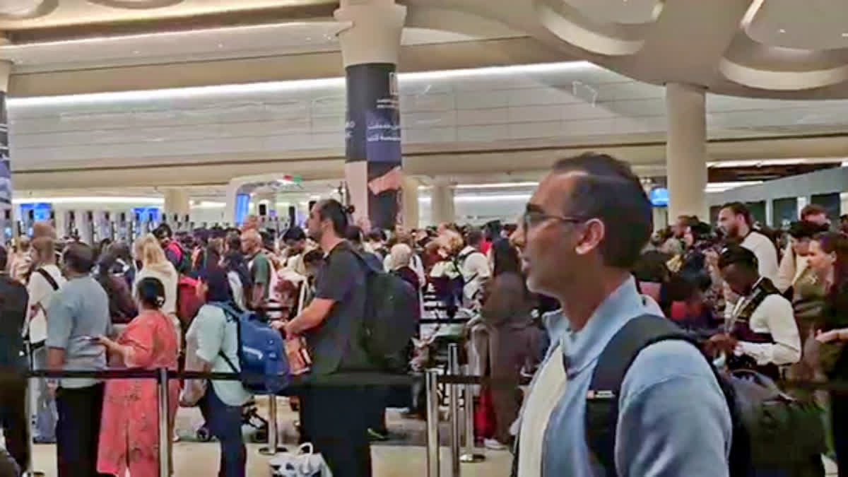 مشرقِ وسطیٰ کشیدگی کے باعث دہلی ایئرپورٹ پر سیکڑوں مسافر پھنس گئے، سینکڑوں پروازیں منسوخ