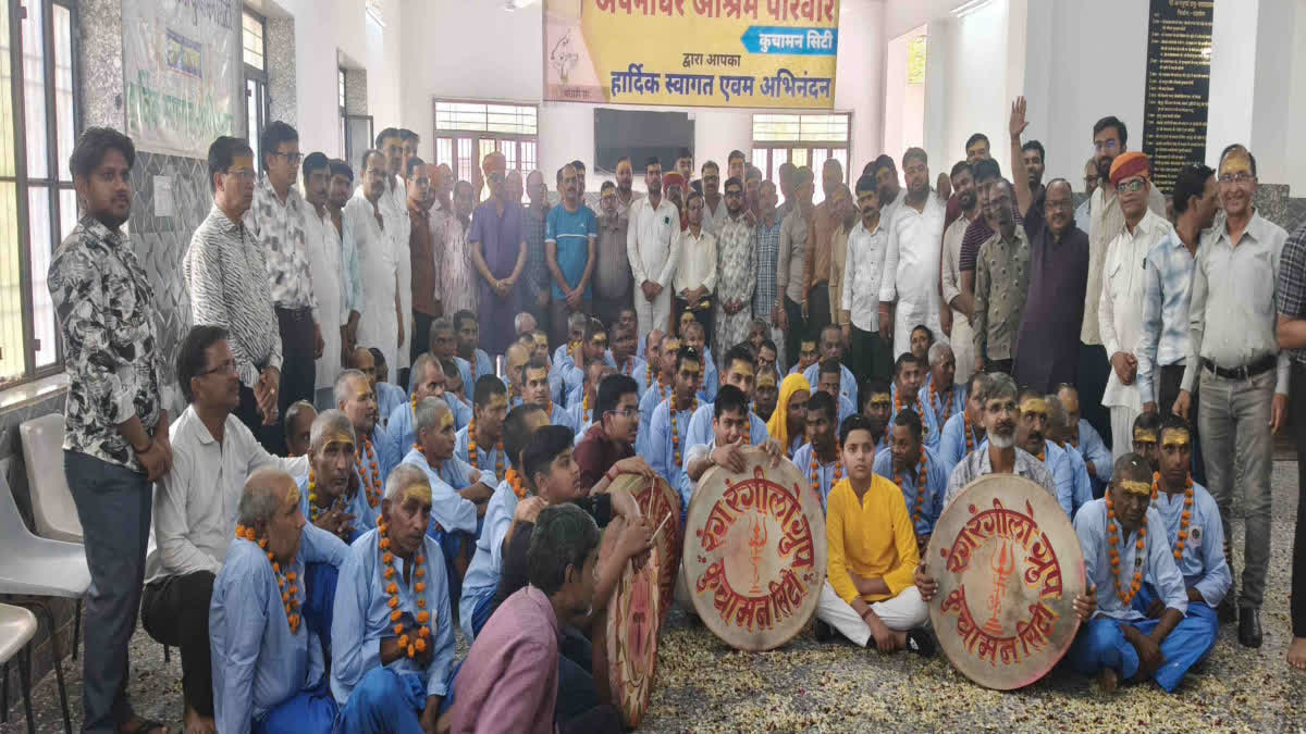 Prabhujan and others playing Holi in their homes in Kuchaman
