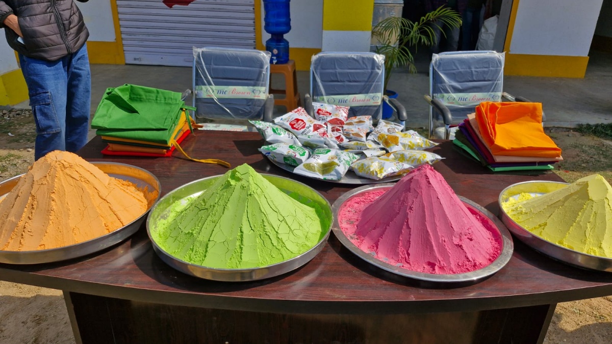 Jamui beedi making hands are now making herbal gulal