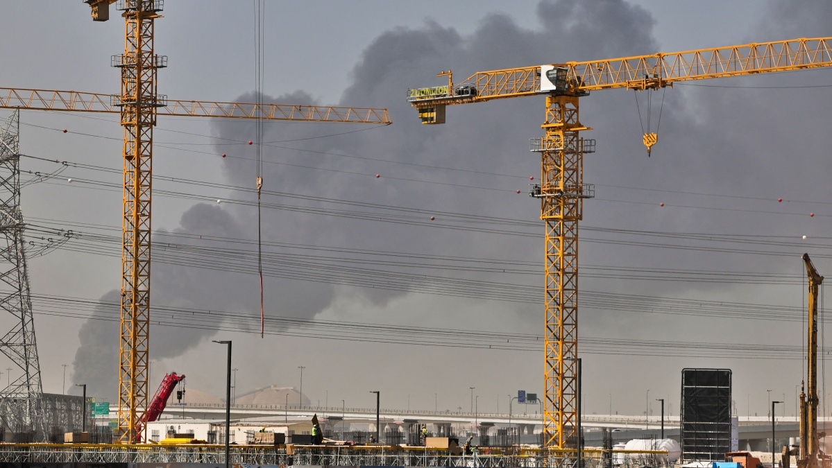 dubai-attack-news-live-updates-iran-strikes-airport-palm-jumeirah-burj-al-arab-middle-east-war-update-latest-news