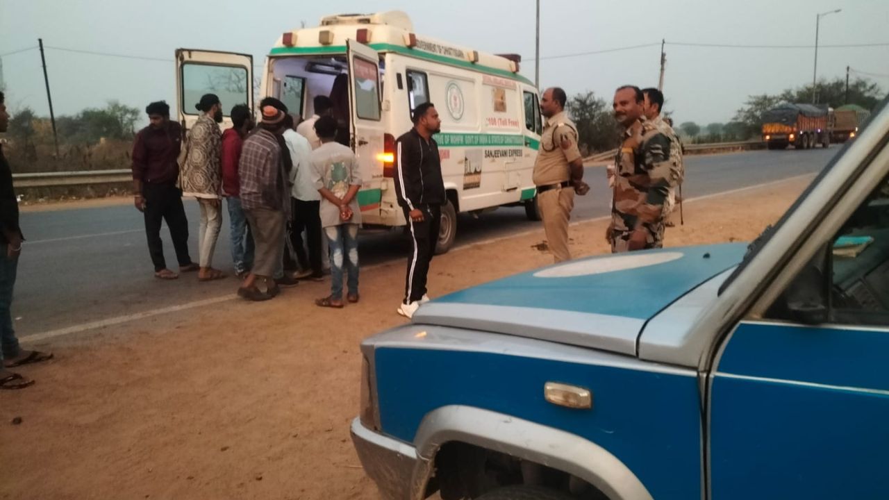 Trailer and container collided in Kawardha