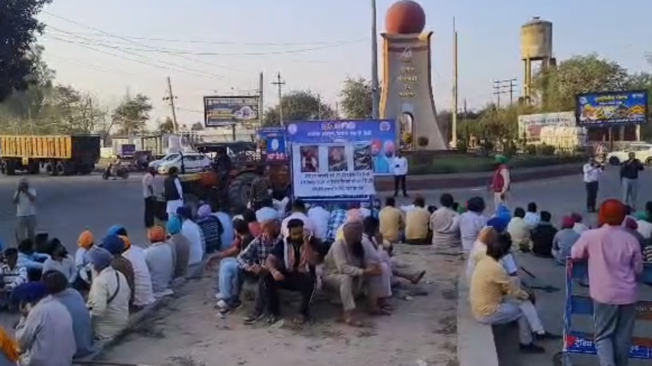 scorpio car hits motorcycle, two died,