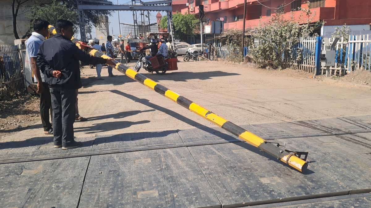 sagar Railway crossing broken