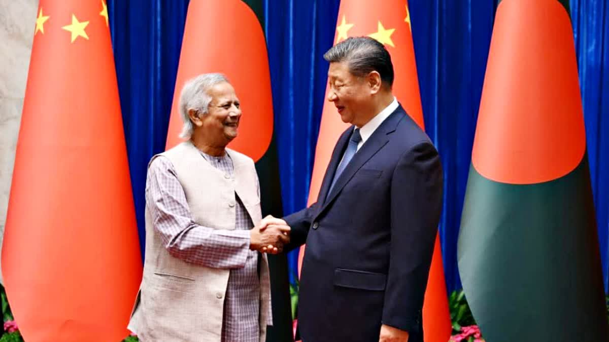 Etv Bharatবাংলাদেশ প্রশাসনের মুখ্য উপদেষ্টা ইউনূসের উত্তর-পূর্ব ভারত নিয়ে মন্তব্যে বিজেপি-কংগ্রেস সব দলই সমালোচনায় মুখর হয়েছে ৷ সঙ্গে বিদেশনীতি দুর্বল বলে প্রশ্ন তুলেছে বিরোধীরা ৷ Bangladesh Interim Govt Chief Adviser Professor Muhammad Yunus meets Xi Jinping, President of the People’s Republic of China in People's Great Hall, Beijing