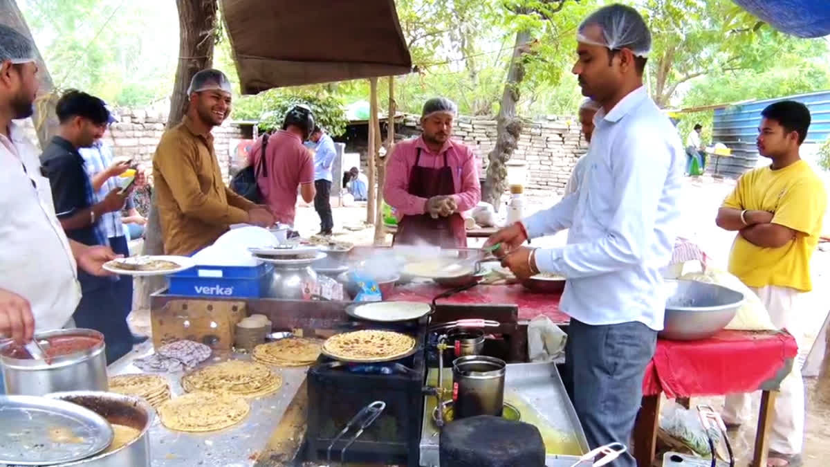 Customers across classes can't stop raving about the food stall, which Bablu Shah has been running with his brother since 1995.