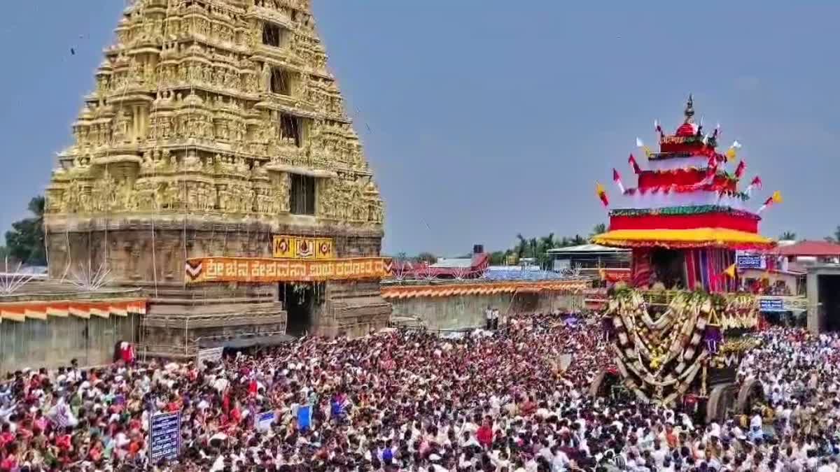 ಲಕ್ಷಾಂತರ ಭಕ್ತರ ಘೋಷಣೆಯೊಂದಿಗೆ ವೈಭವದಿಂದ ಜರುಗಿದ ಬೇಲೂರು ಚೆನ್ನಕೇಶವನ ರಥೋತ್ಸವ