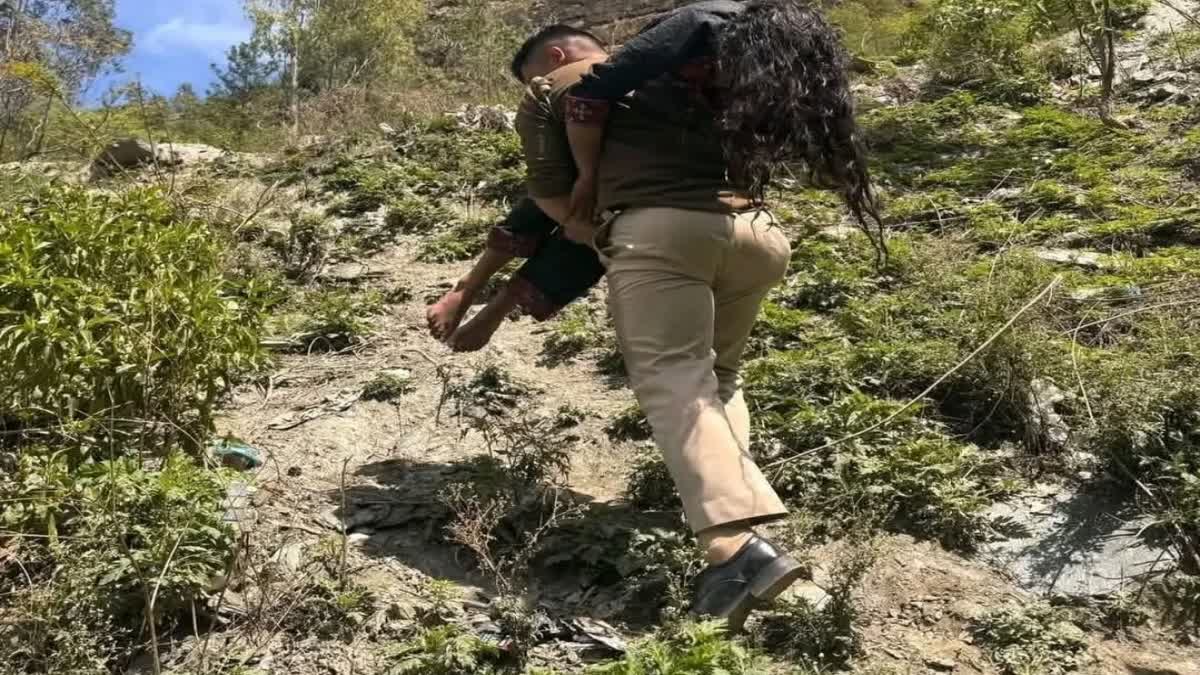 पुलिस जवान ने बचाई महिला की जान