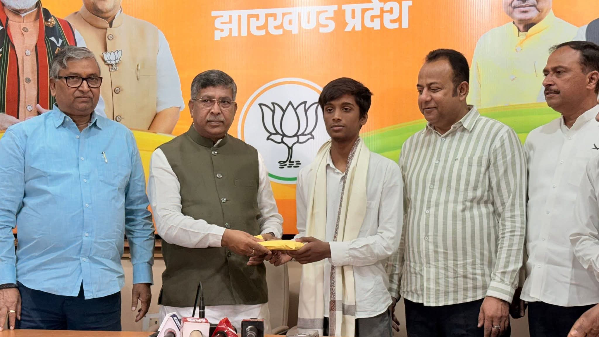 Jharkhand BJP State President filled out self enumeration form under Census 2027