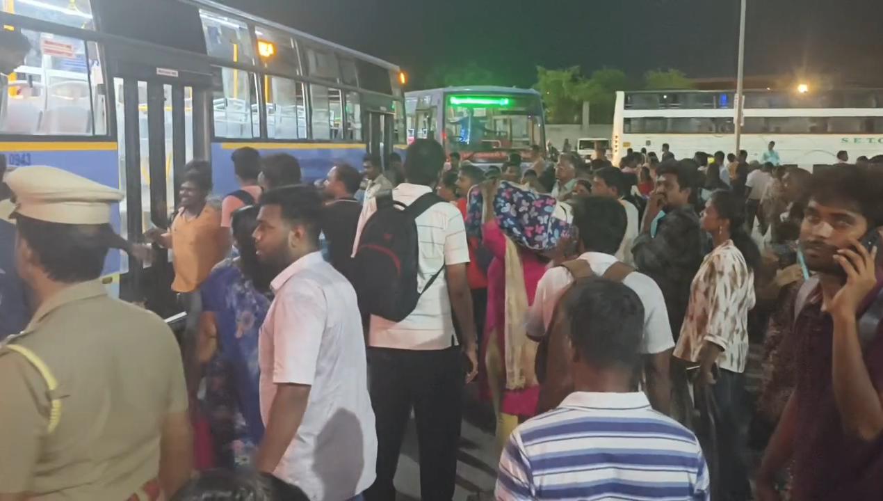 கிளாம்பாக்கத்தில் பேருந்து நிலையத்தில் அலைமோதிய கூட்டம்