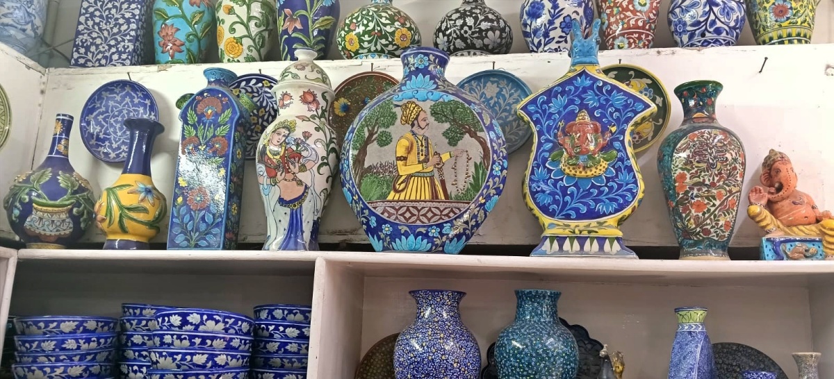 why-pink-citys-ancient-iranian-blue-pottery-art-is-facing-existential-crisis