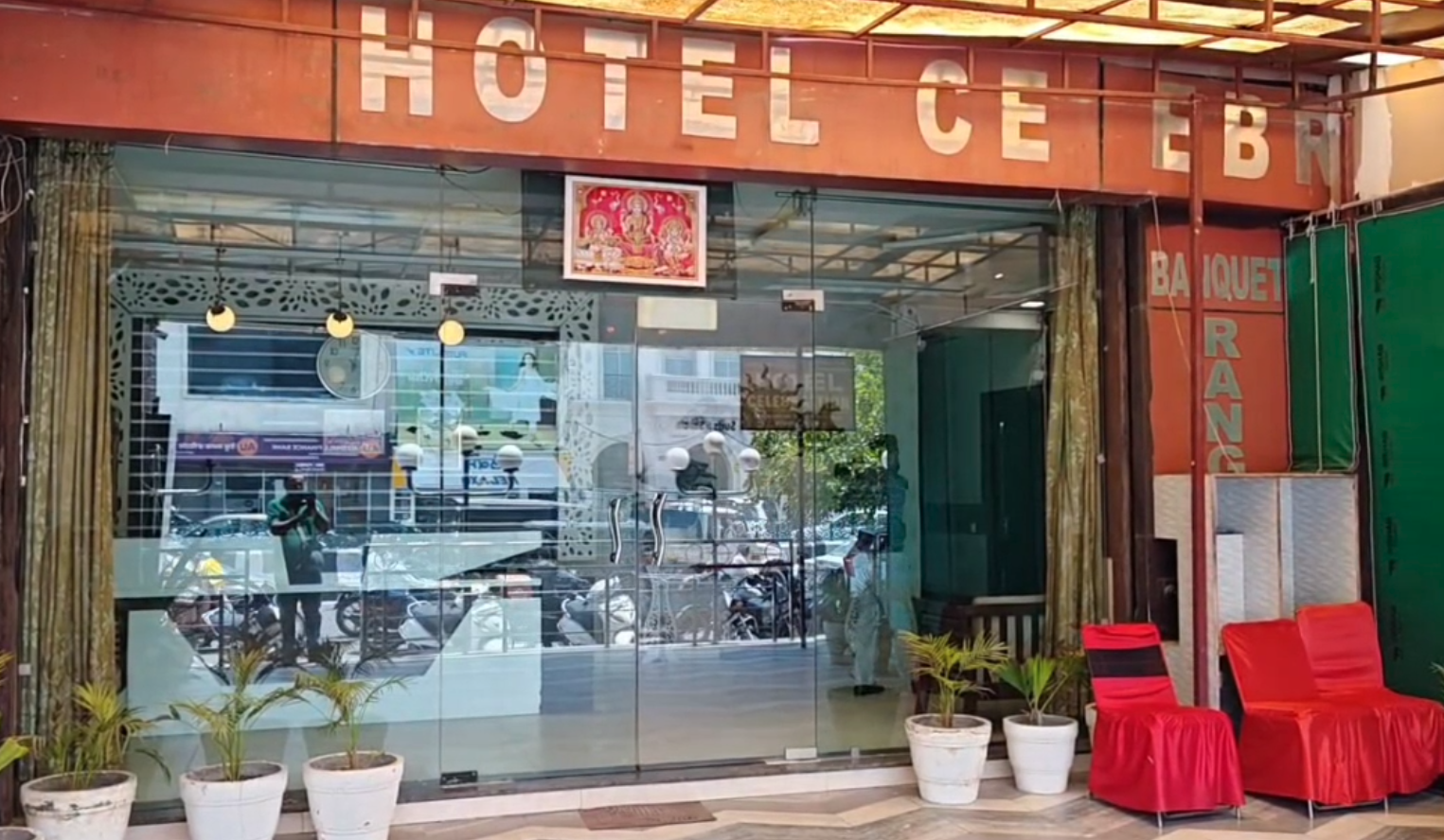 DISCOUNTS HOTELS RESTAURANTS CLOSED