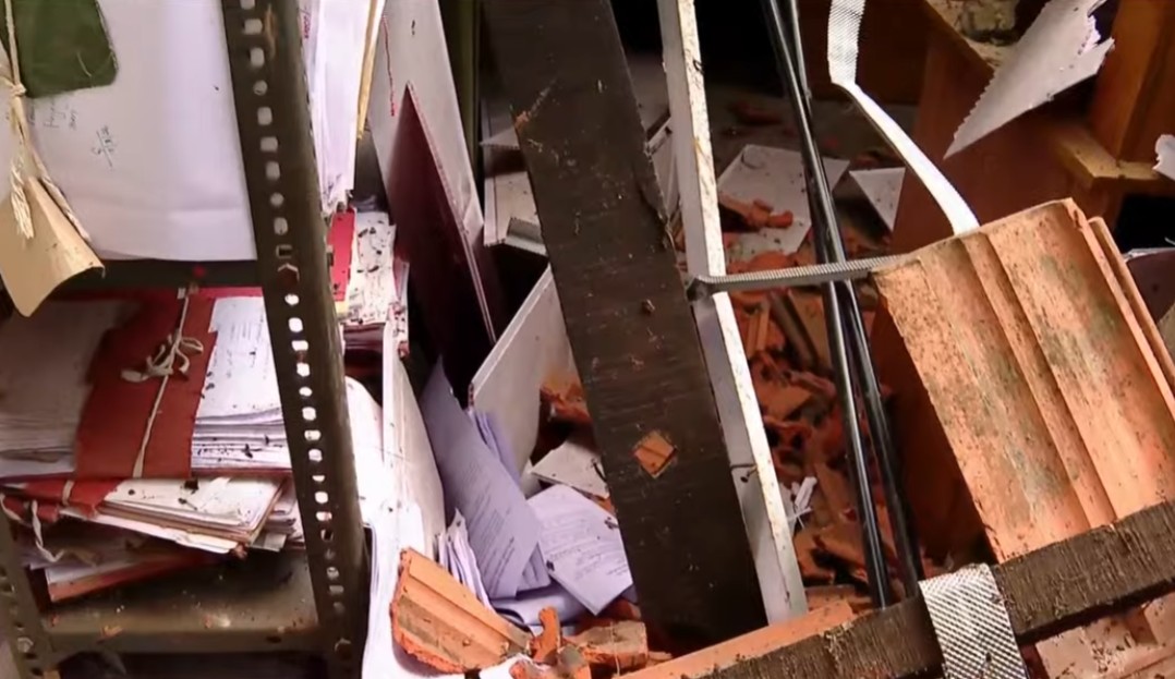 attakulangara govt school building collapses