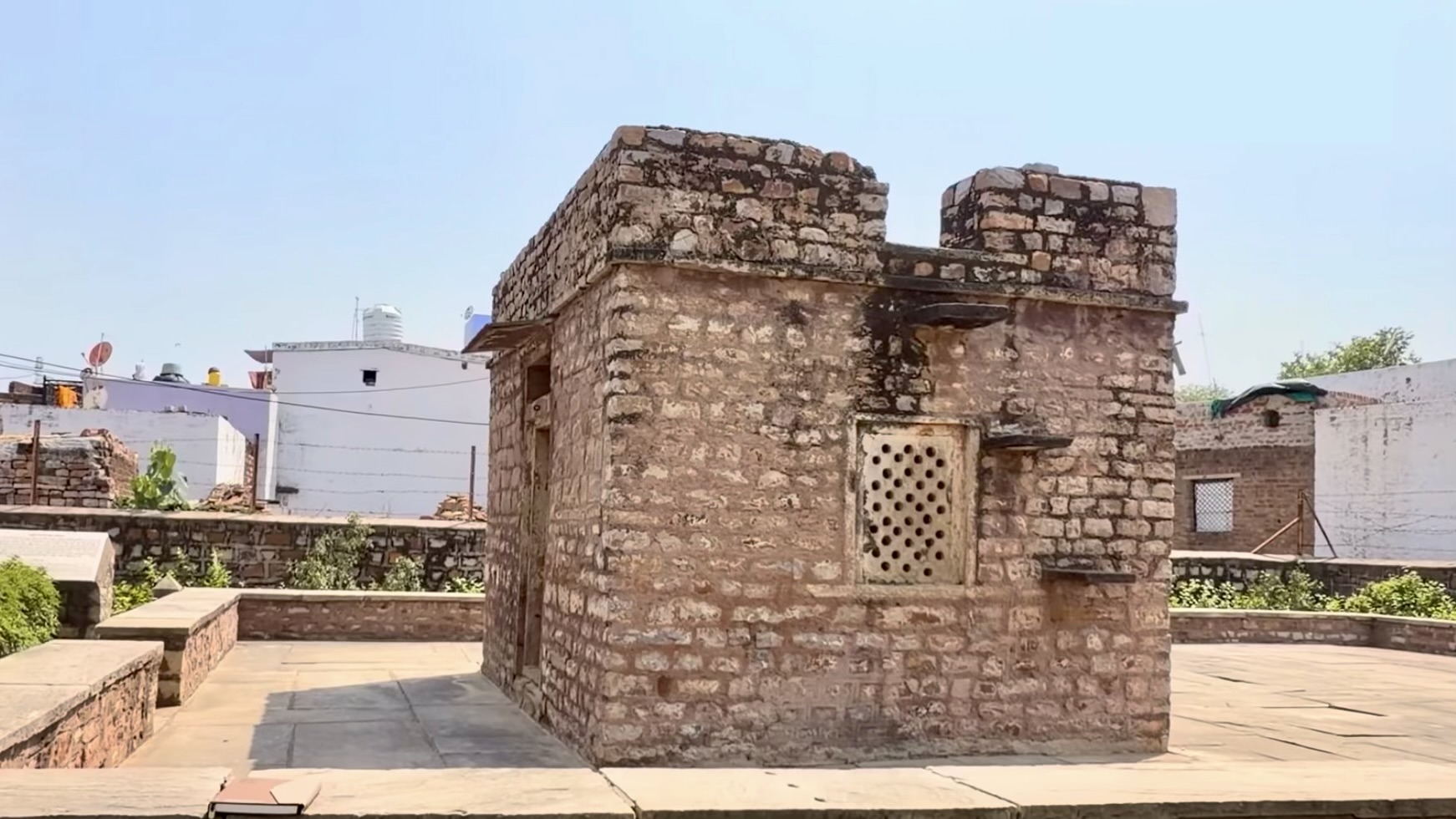 AKBAR IMPRESSED by ABUL FAZAL