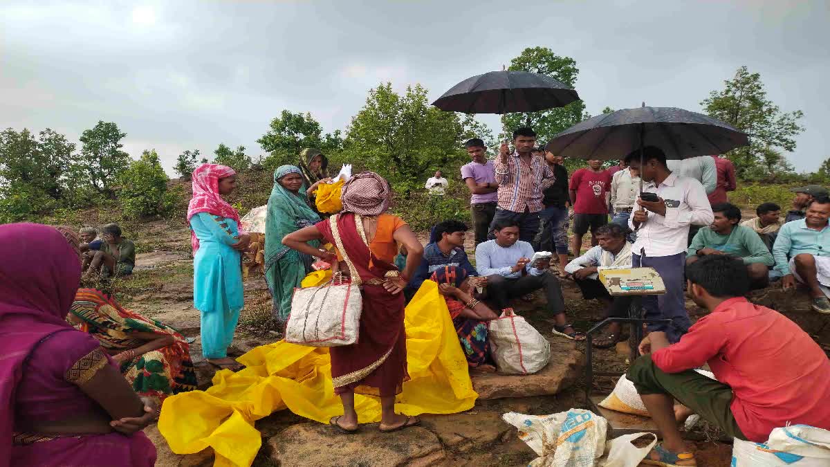 RATION DISTRIBUTION IN MANENDRAGARH