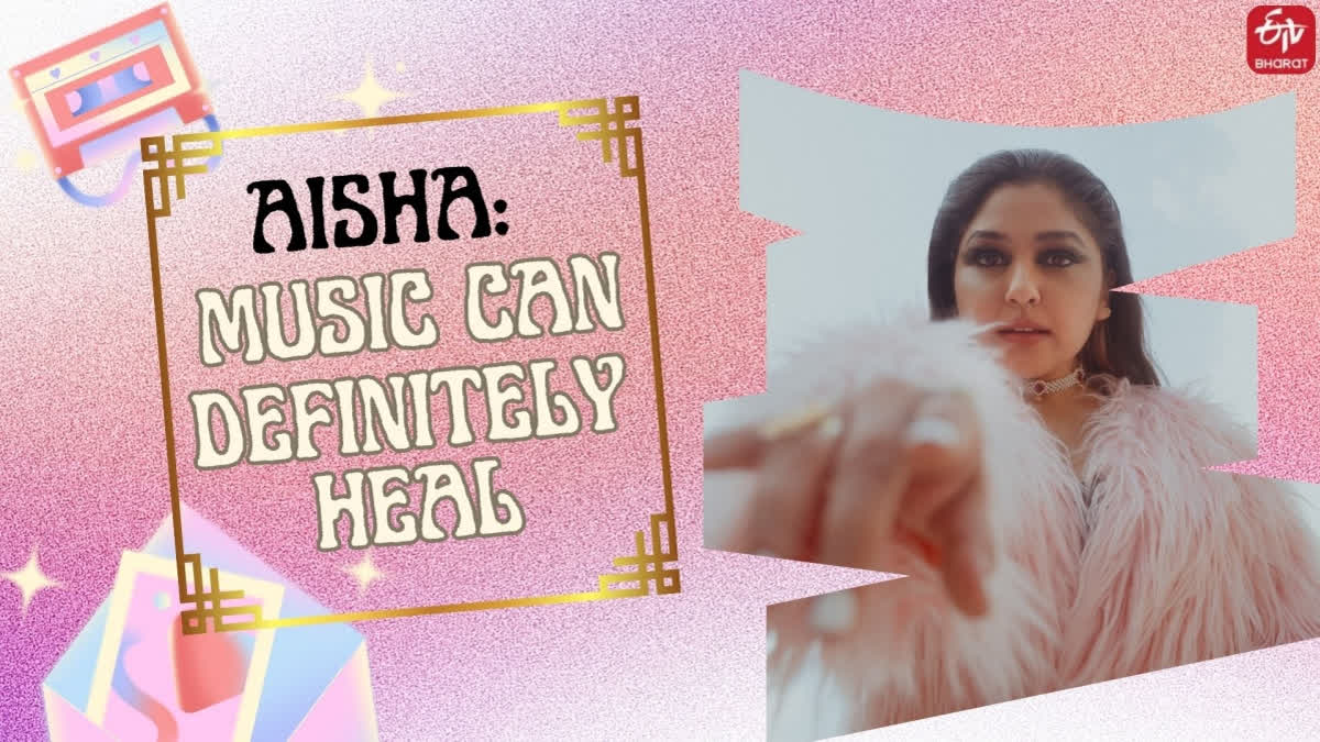 Aisha se ha formado en voz carnática y mridangam.