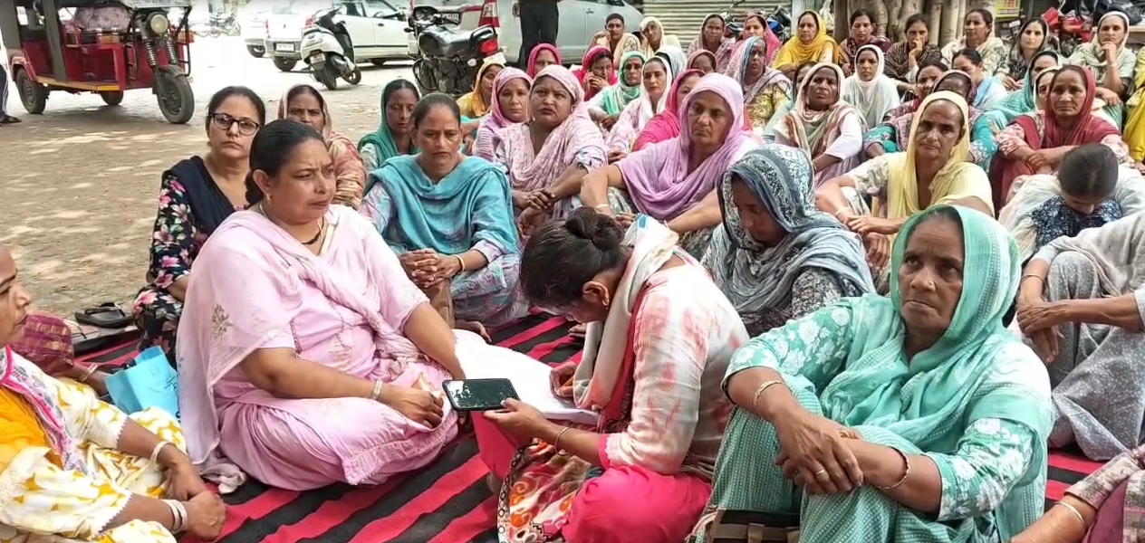 MID DAY MEAL WORKERS GO ON STRIKE