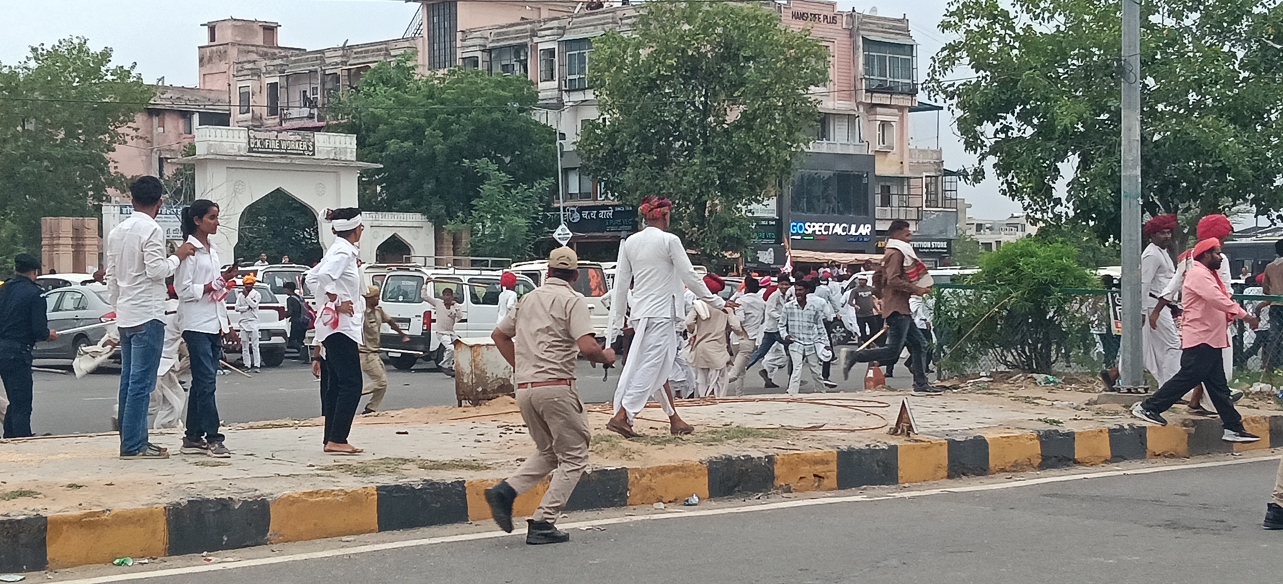 Protesters seen attacking the police