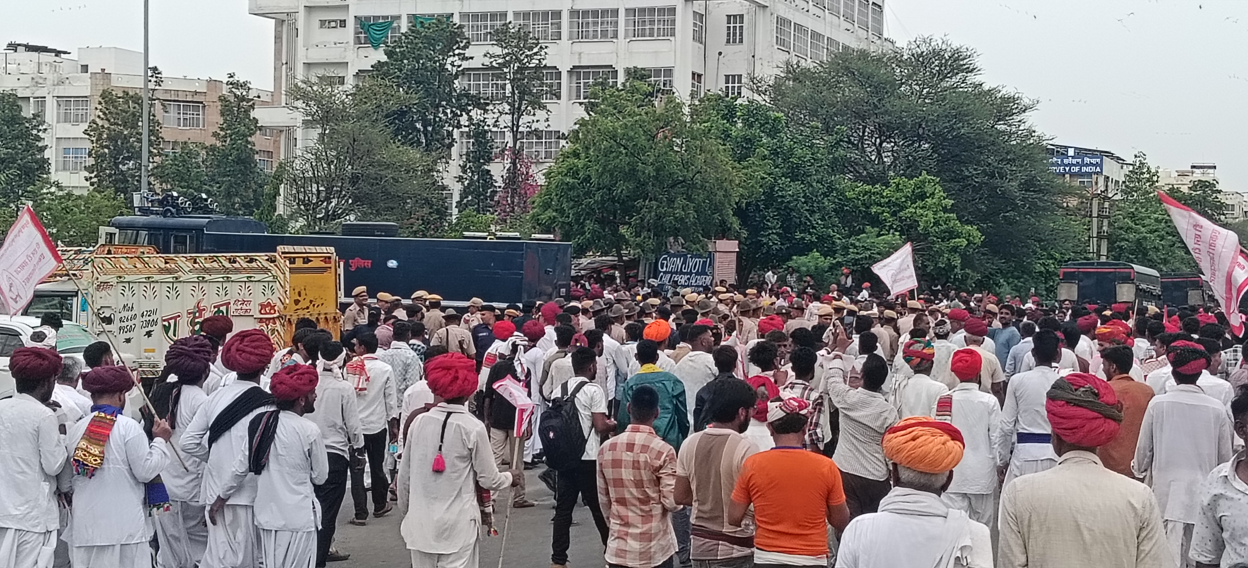 protesters positioned themselves before stone-pelting