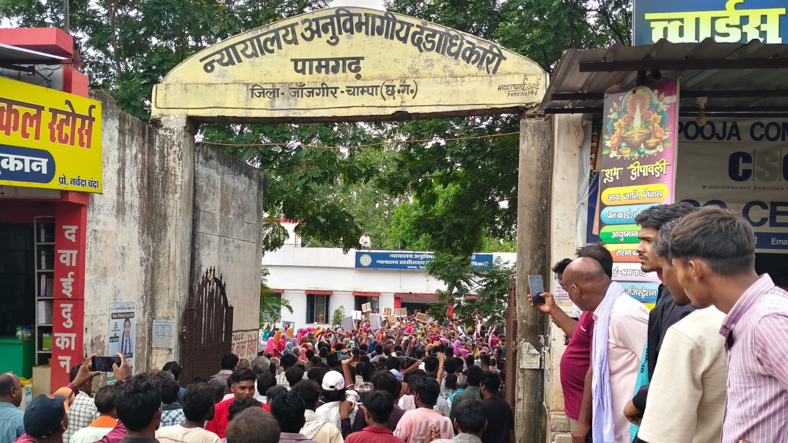 Protest for a road in Dongakoharoud