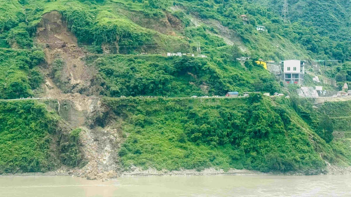 Massive Landslide Hit Chandigarh-Manali Highway In Mandi, One Injured