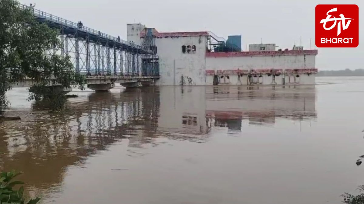 Flood Fury In Uttar Pradesh: Villagers Forced To Leave Homes As Rivers Overflow, Crops Washed Away