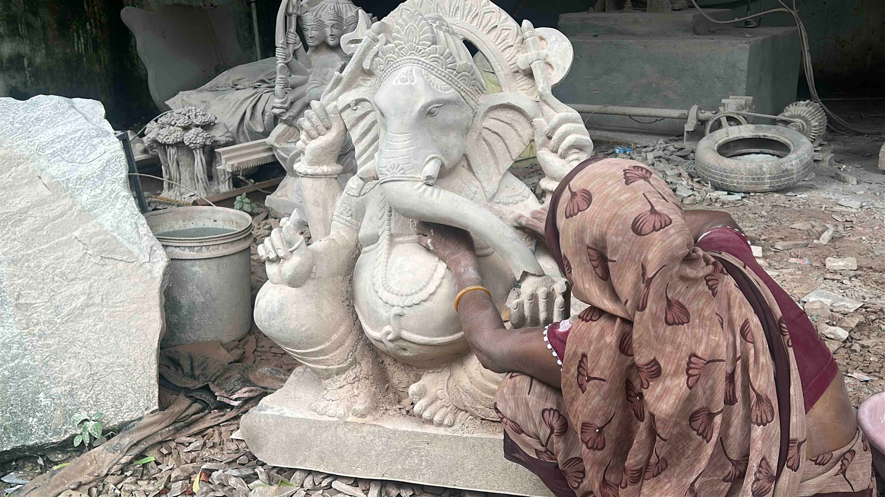 Sculptors of Gwalior, known for their deft skills in carving out statues from mint stone, will soon showcase their talent in Punjab
