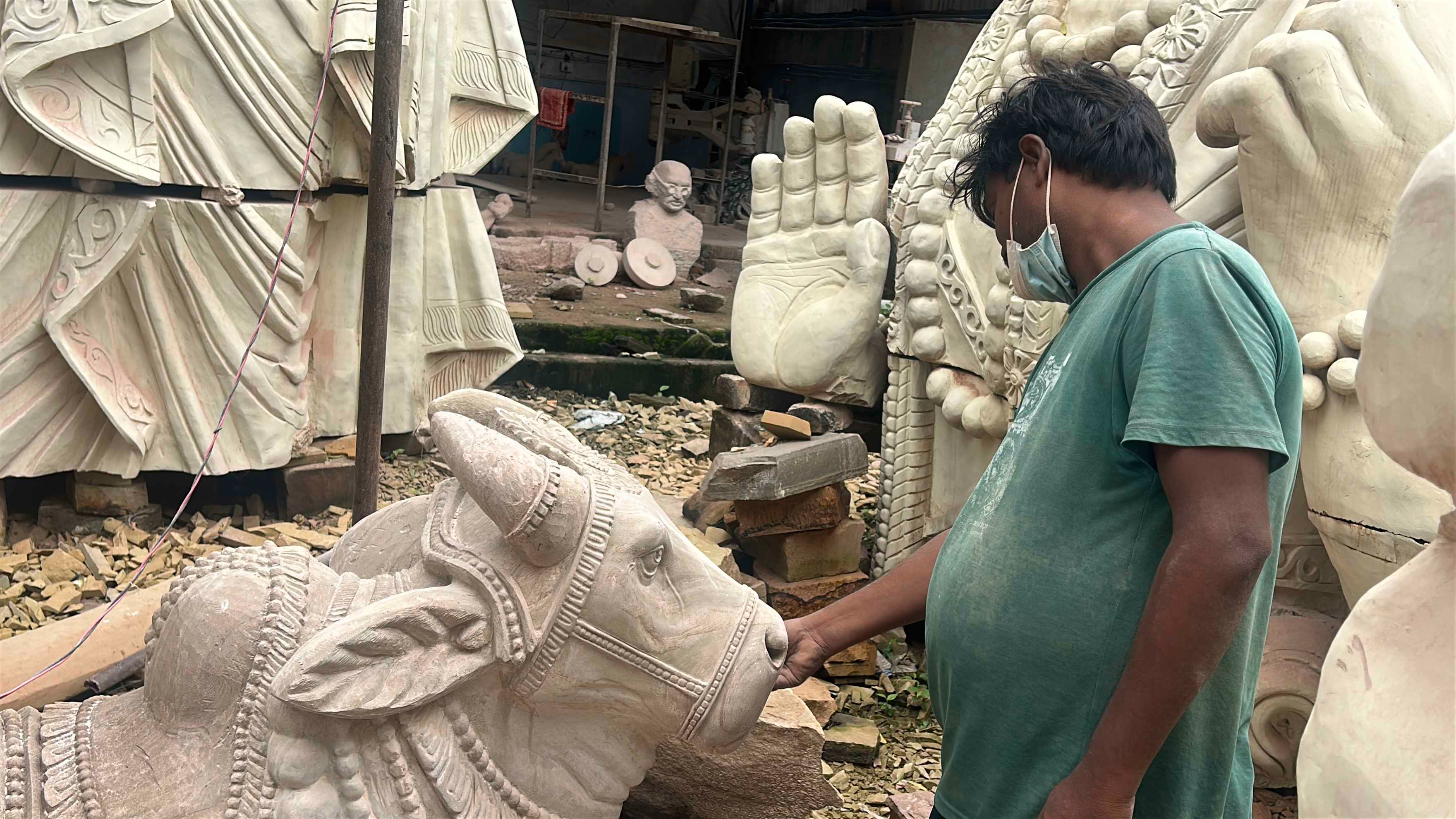 Sculptors of Gwalior, known for their deft skills in carving out statues from mint stone, will soon showcase their talent in Punjab
