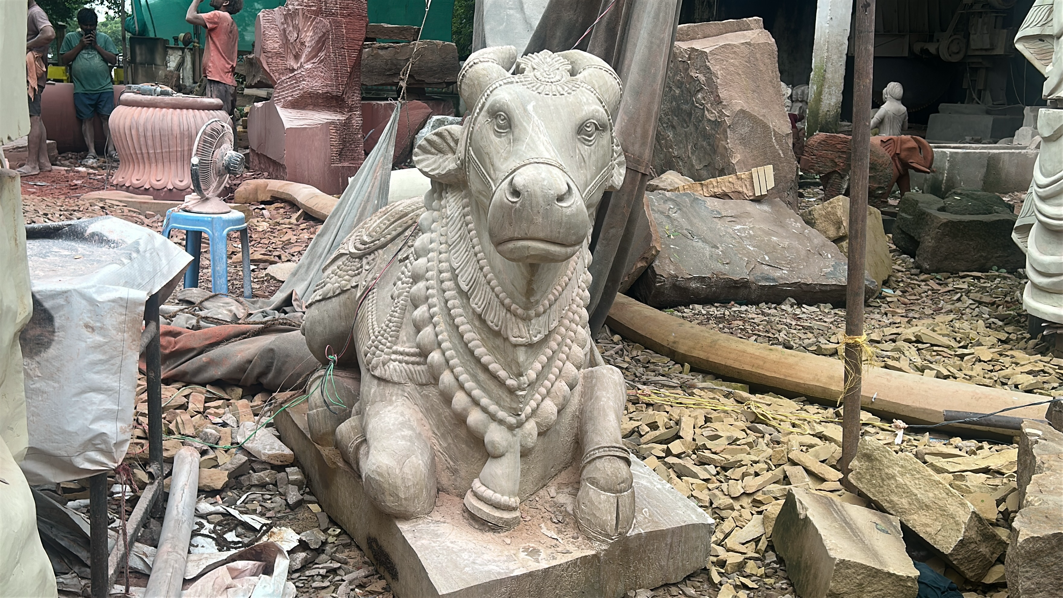 Sculptors of Gwalior, known for their deft skills in carving out statues from mint stone, will soon showcase their talent in Punjab.