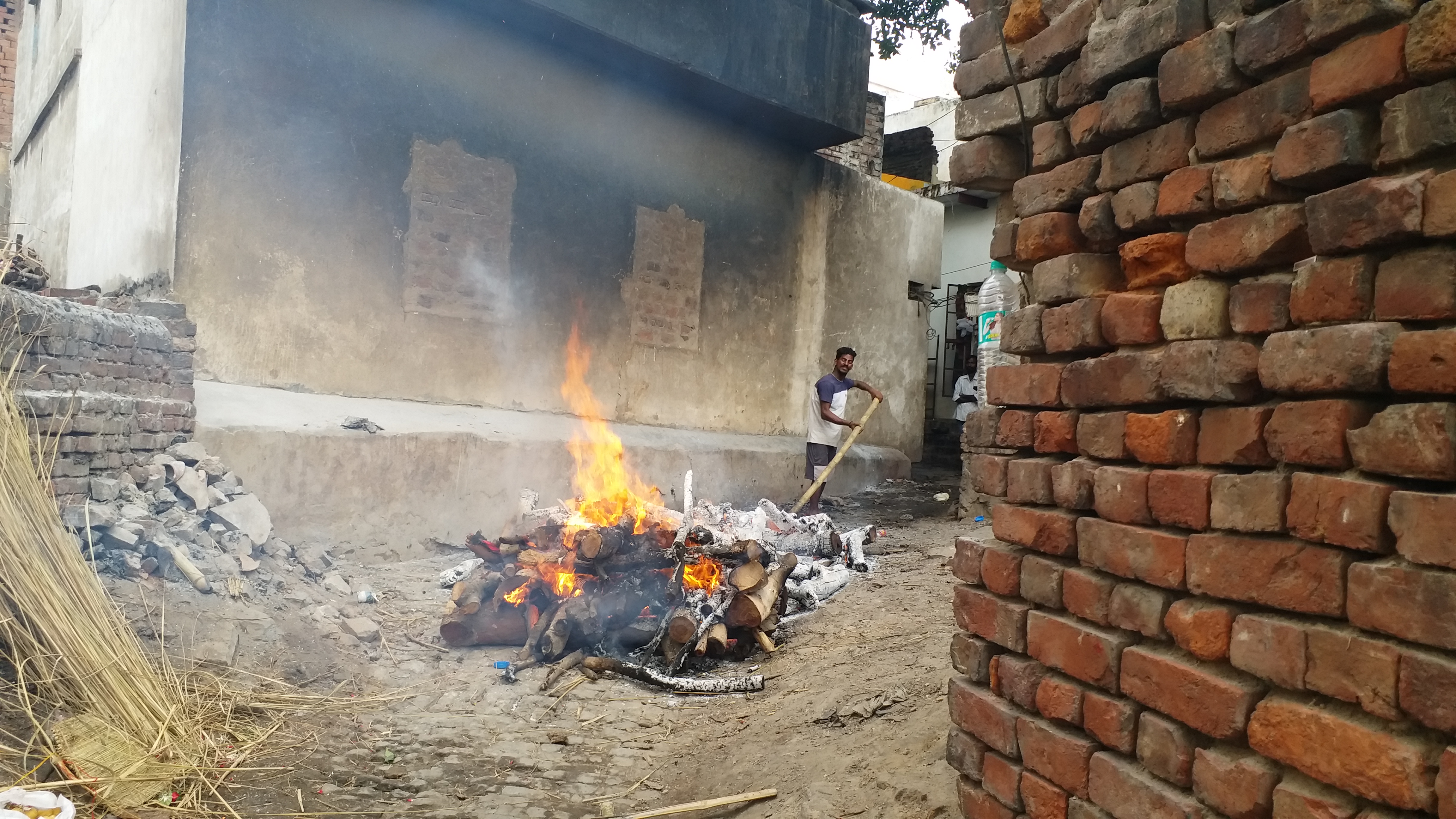Cremation On Streets, Rooftops As Ganga Ghats In Varanasi Flooded